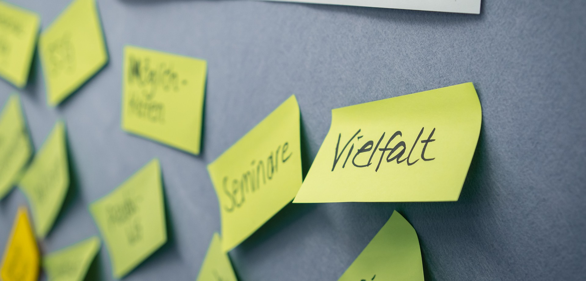 Post-it mit dem Text "Vielfalt"