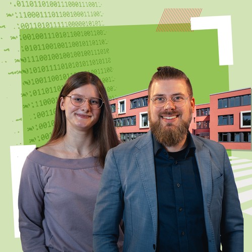 Ein Mann und eine Frau stehen vor einem grünen Hintergrund und einem LWL-Gebäude.