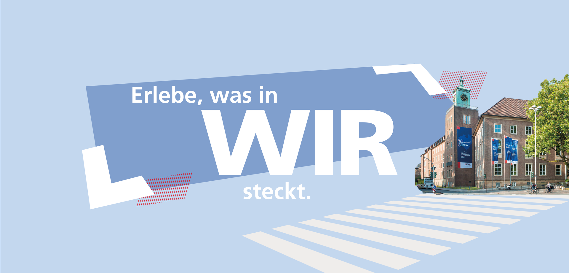 Zu sehen ist eine hellblauer Hintergrund mit dem Schriftzug "Erlebe, was in Wir steckt". Am rechten Rand ist das LWL-Landeshaus abgebildet.